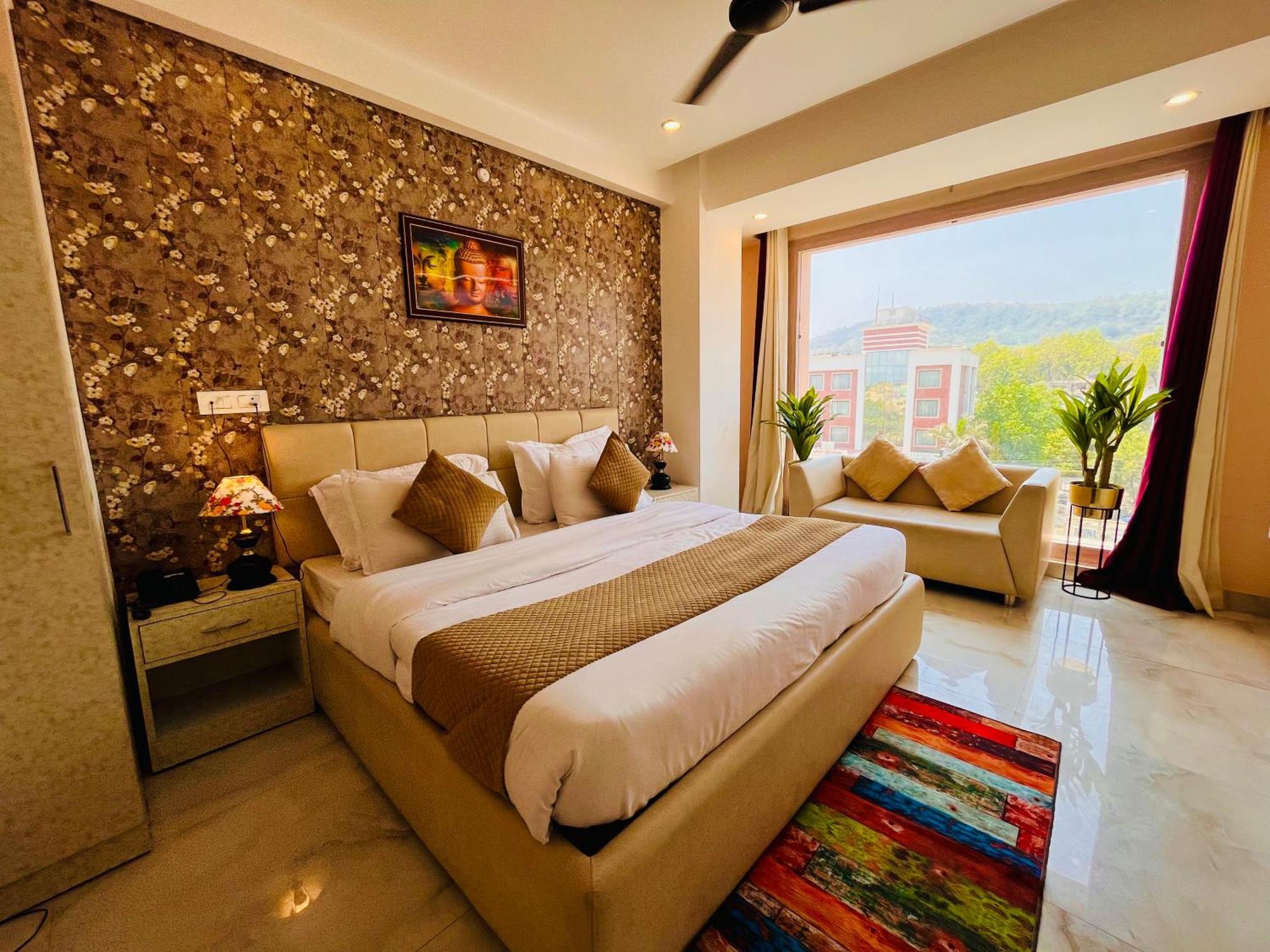 Hotel Golden Temple View By La Casa, Amritsar #Top Rated #Most Awarded #Swimming Pool #Prime Location #Luxury Rooms #Parking #Rooftop Cafe 外观 照片