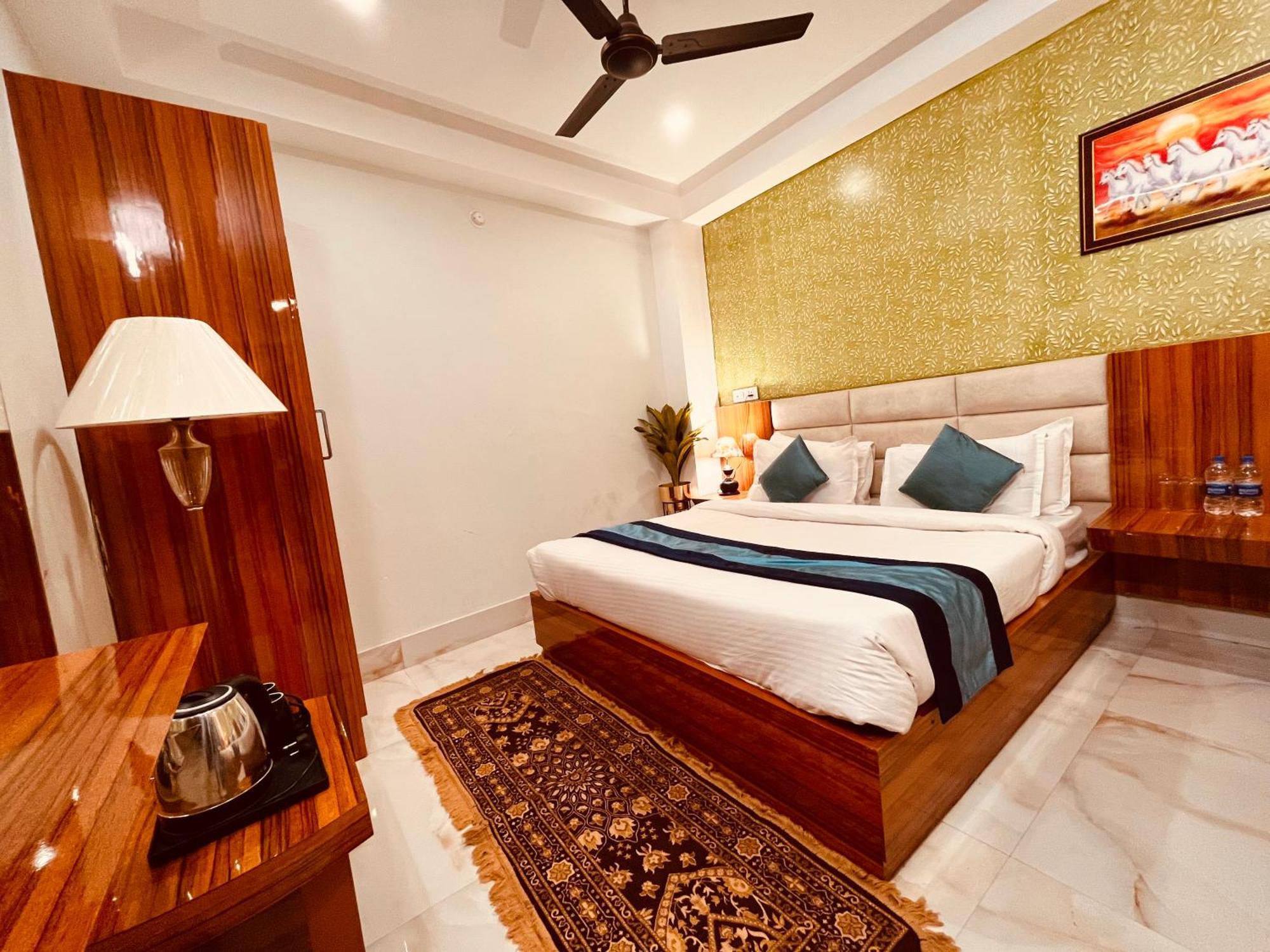 Hotel Golden Temple View By La Casa, Amritsar #Top Rated #Most Awarded #Swimming Pool #Prime Location #Luxury Rooms #Parking #Rooftop Cafe 外观 照片