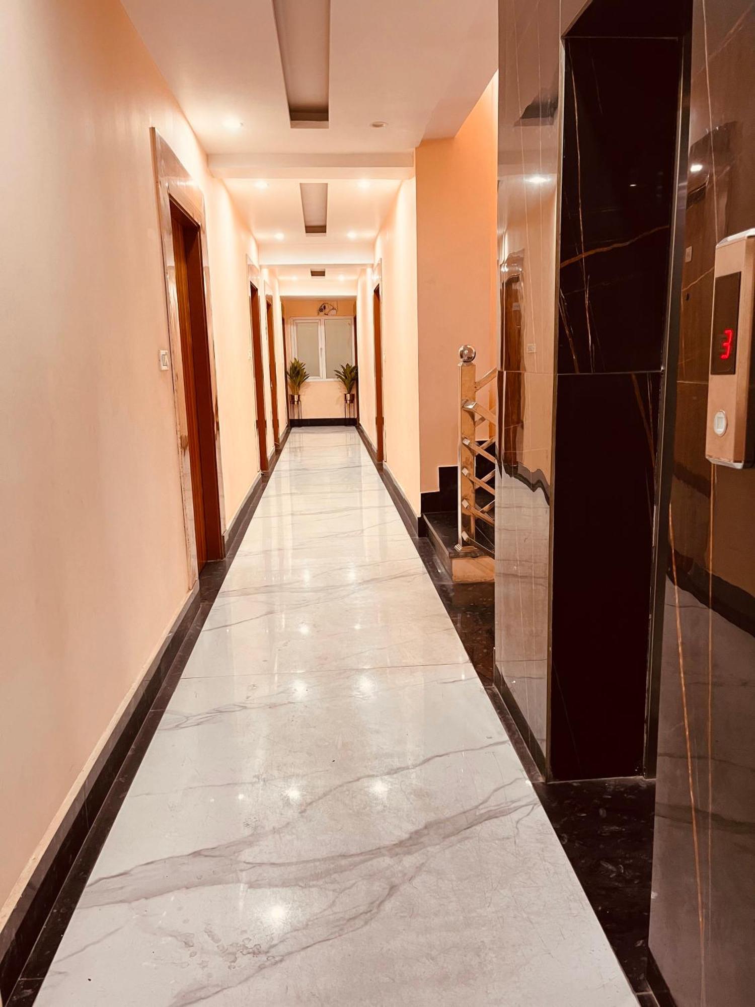 Hotel Golden Temple View By La Casa, Amritsar #Top Rated #Most Awarded #Swimming Pool #Prime Location #Luxury Rooms #Parking #Rooftop Cafe 外观 照片