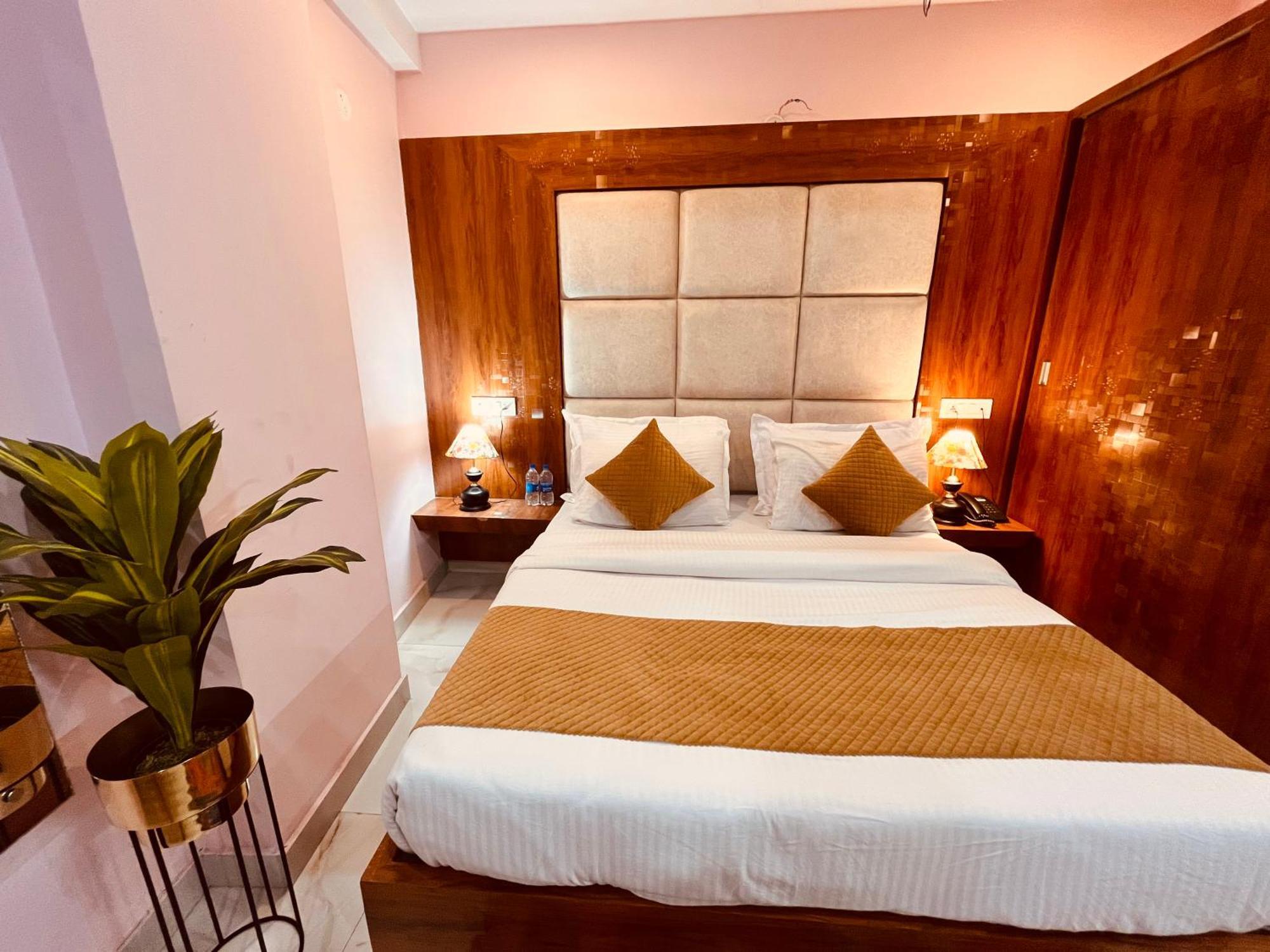 Hotel Golden Temple View By La Casa, Amritsar #Top Rated #Most Awarded #Swimming Pool #Prime Location #Luxury Rooms #Parking #Rooftop Cafe 外观 照片