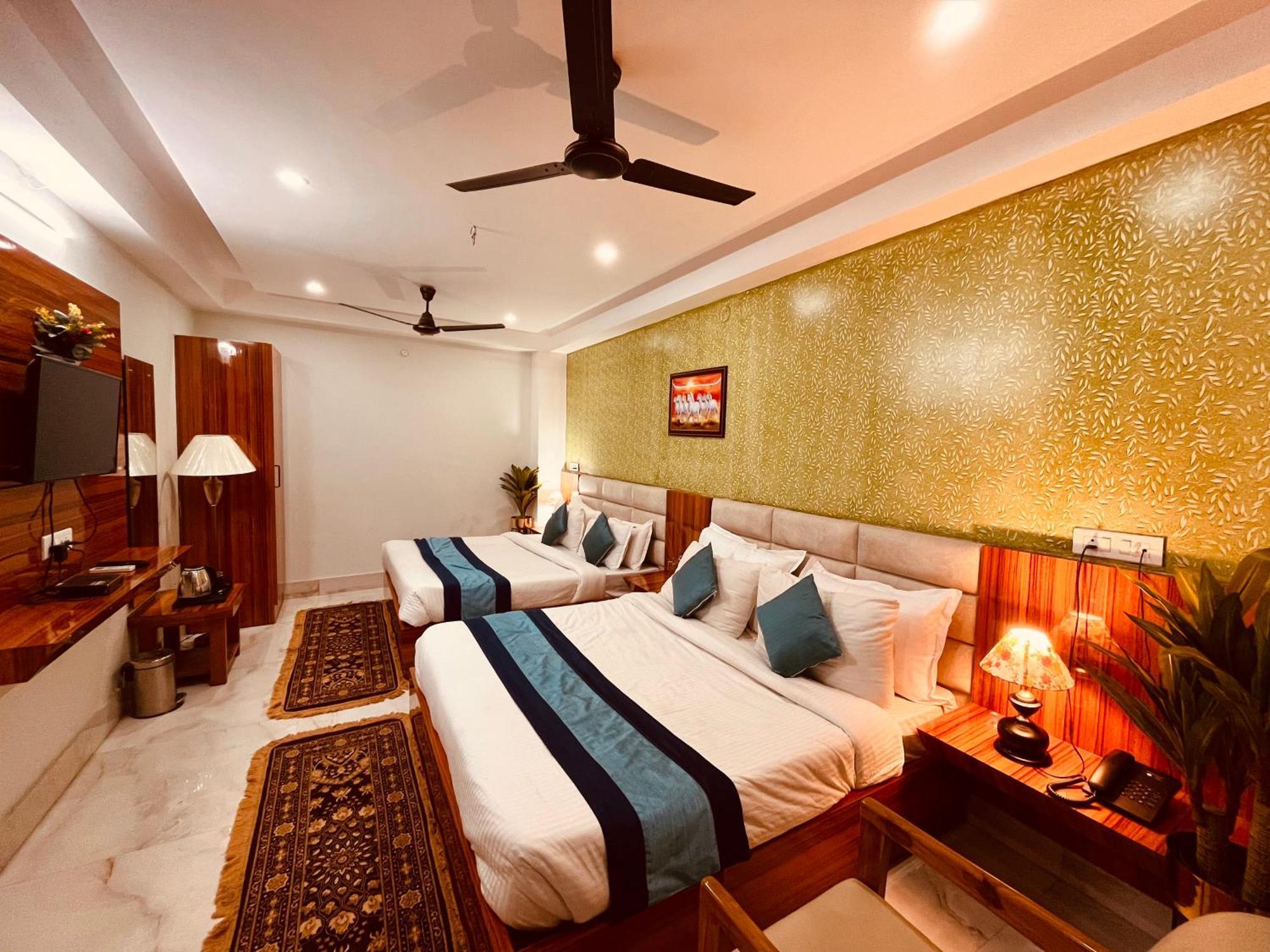 Hotel Golden Temple View By La Casa, Amritsar #Top Rated #Most Awarded #Swimming Pool #Prime Location #Luxury Rooms #Parking #Rooftop Cafe 外观 照片