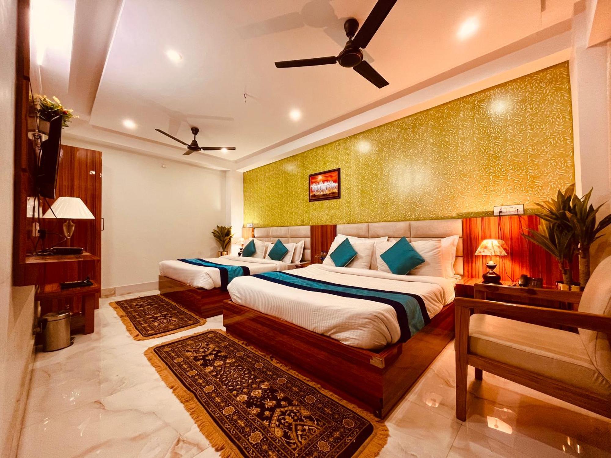 Hotel Golden Temple View By La Casa, Amritsar #Top Rated #Most Awarded #Swimming Pool #Prime Location #Luxury Rooms #Parking #Rooftop Cafe 外观 照片