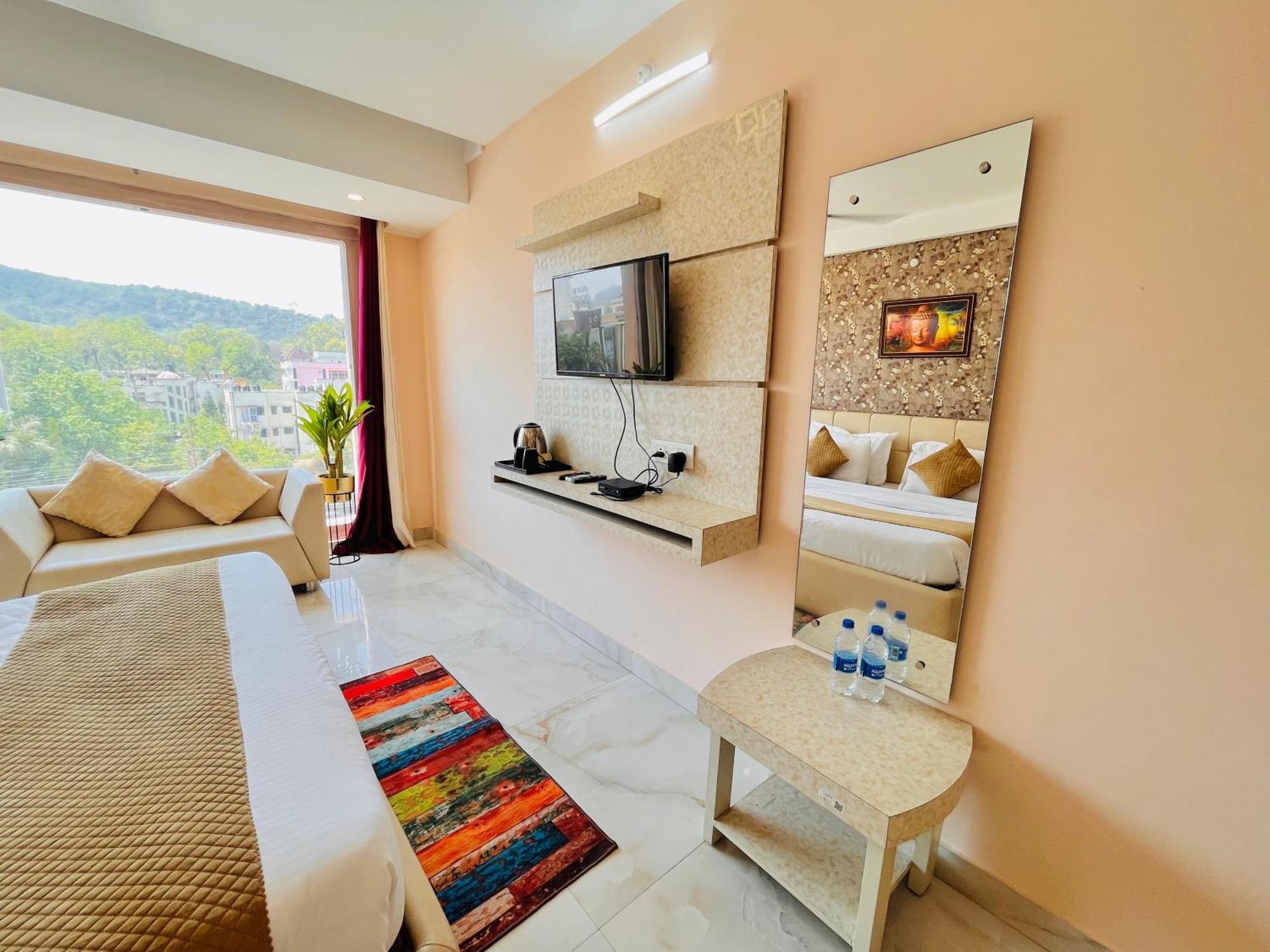 Hotel Golden Temple View By La Casa, Amritsar #Top Rated #Most Awarded #Swimming Pool #Prime Location #Luxury Rooms #Parking #Rooftop Cafe 外观 照片