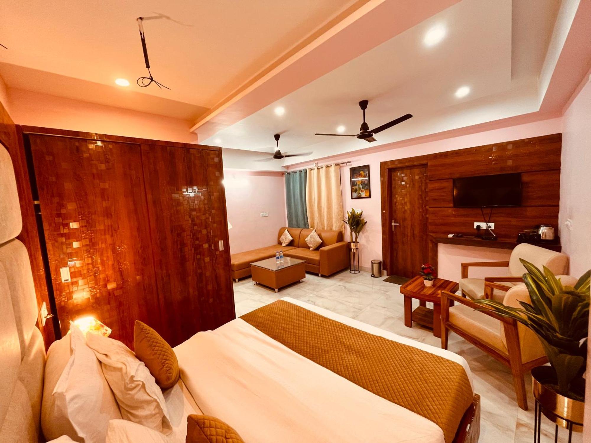 Hotel Golden Temple View By La Casa, Amritsar #Top Rated #Most Awarded #Swimming Pool #Prime Location #Luxury Rooms #Parking #Rooftop Cafe 外观 照片
