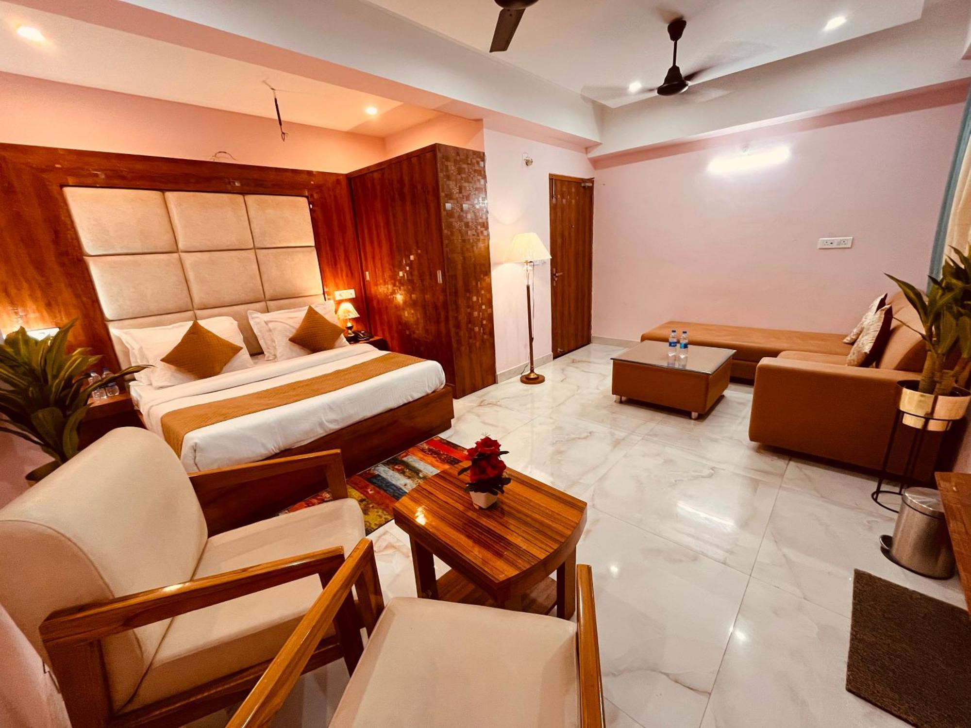 Hotel Golden Temple View By La Casa, Amritsar #Top Rated #Most Awarded #Swimming Pool #Prime Location #Luxury Rooms #Parking #Rooftop Cafe 外观 照片