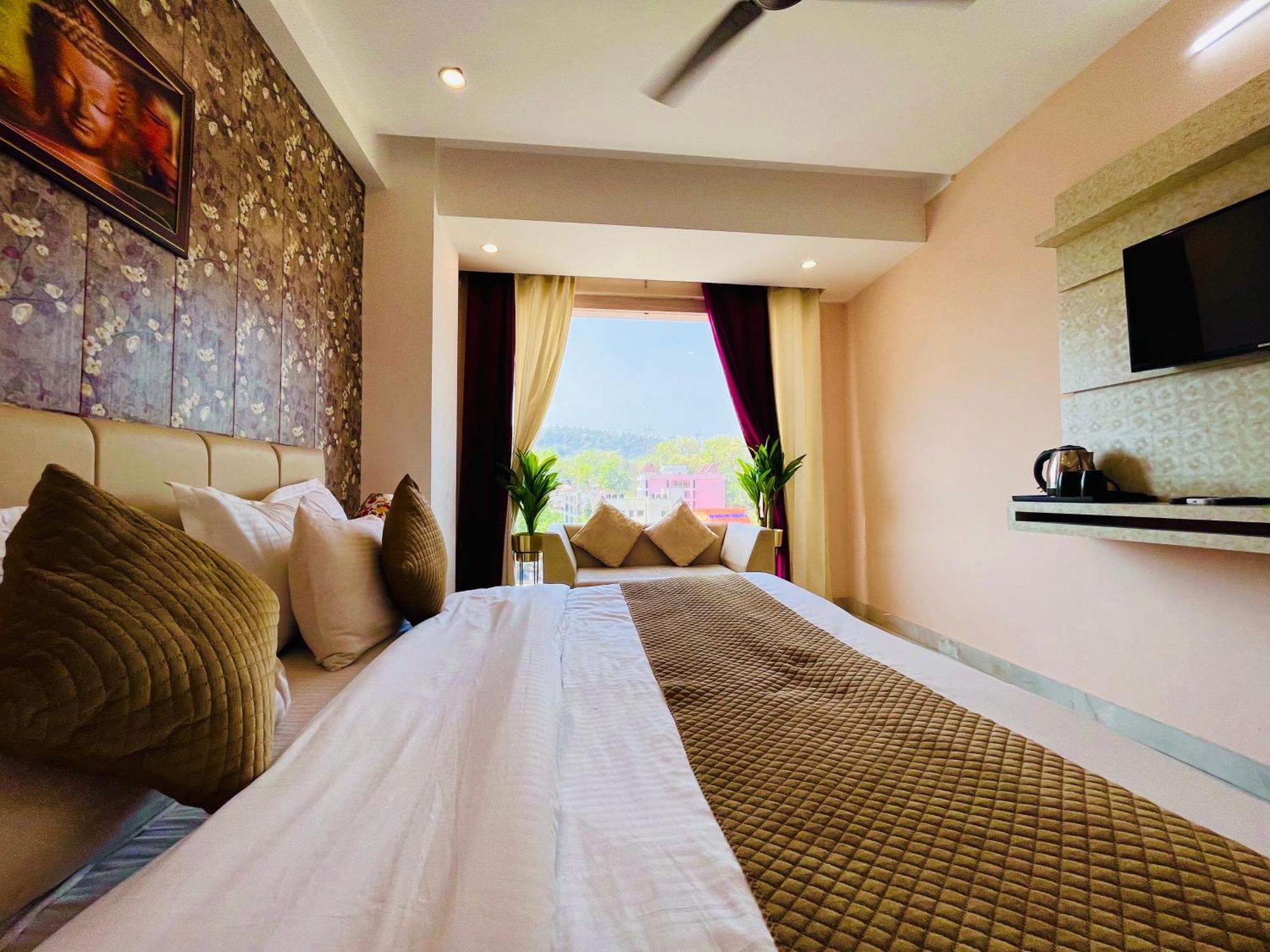 Hotel Golden Temple View By La Casa, Amritsar #Top Rated #Most Awarded #Swimming Pool #Prime Location #Luxury Rooms #Parking #Rooftop Cafe 外观 照片