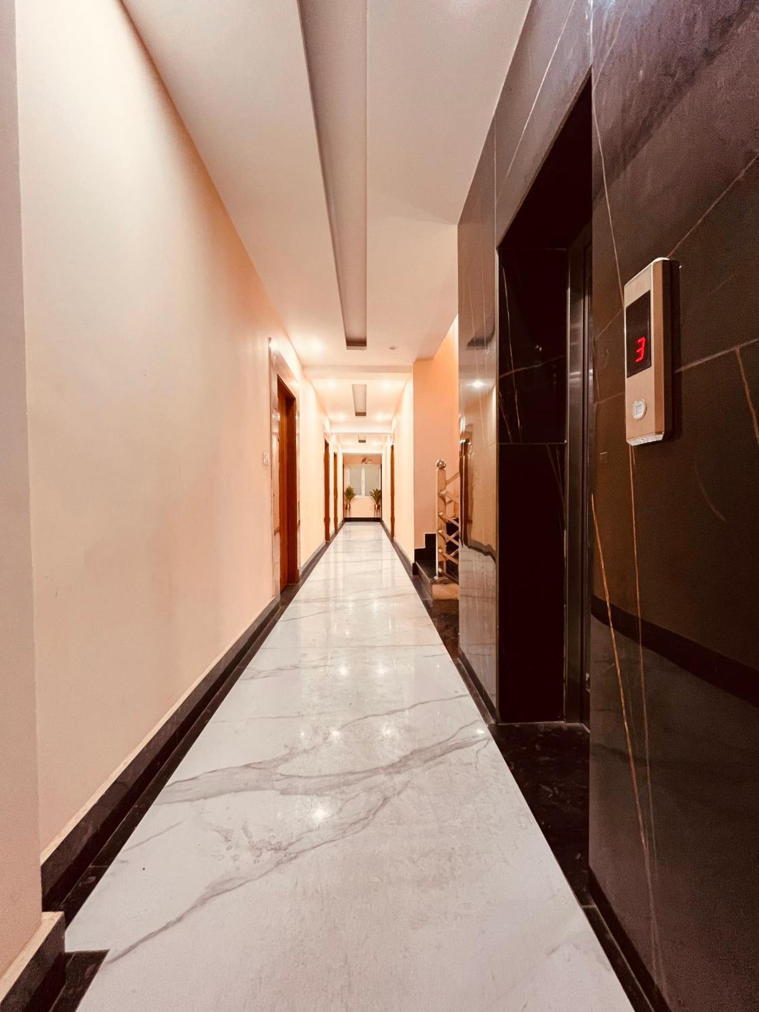 Hotel Golden Temple View By La Casa, Amritsar #Top Rated #Most Awarded #Swimming Pool #Prime Location #Luxury Rooms #Parking #Rooftop Cafe 外观 照片