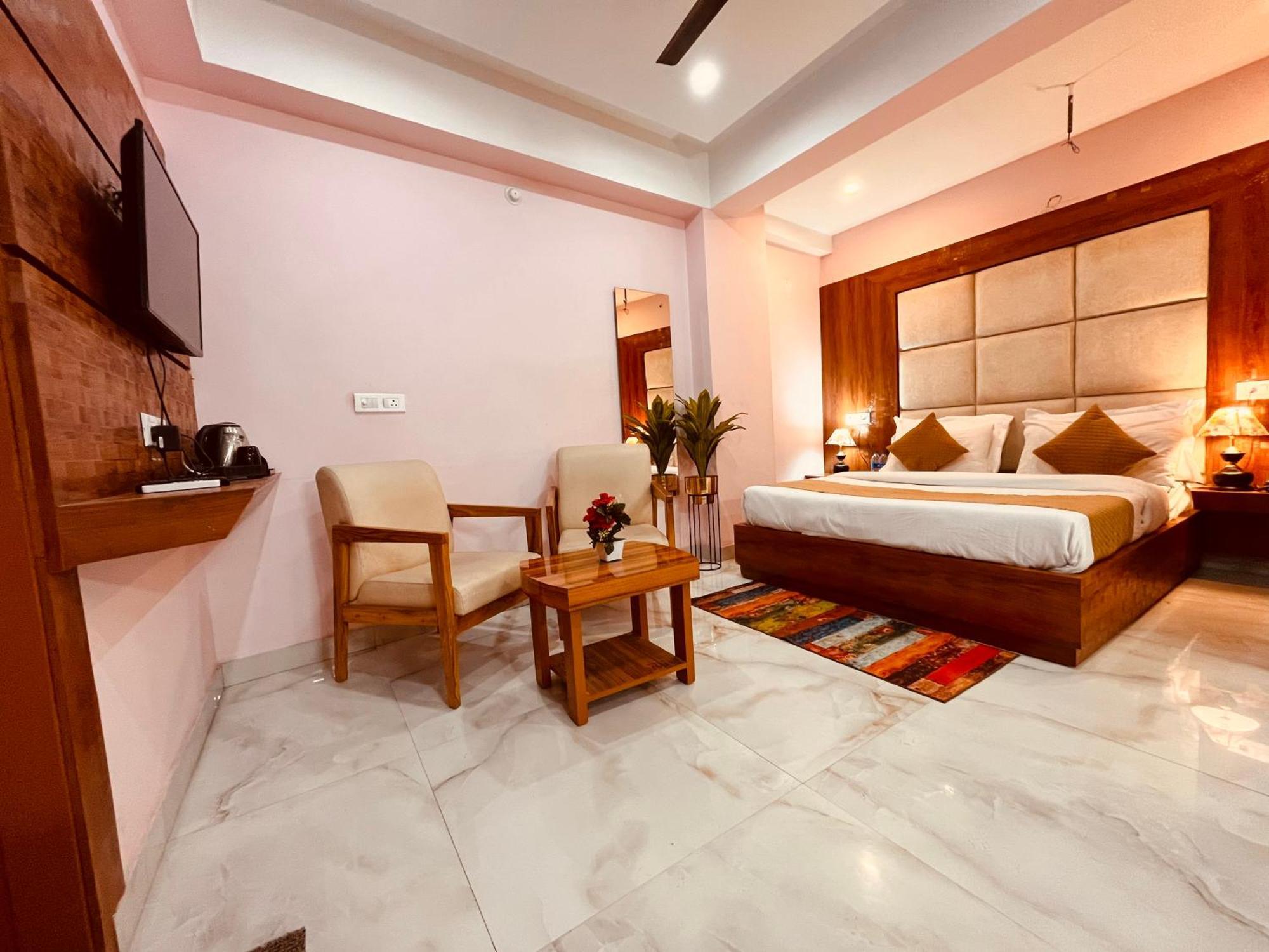 Hotel Golden Temple View By La Casa, Amritsar #Top Rated #Most Awarded #Swimming Pool #Prime Location #Luxury Rooms #Parking #Rooftop Cafe 外观 照片