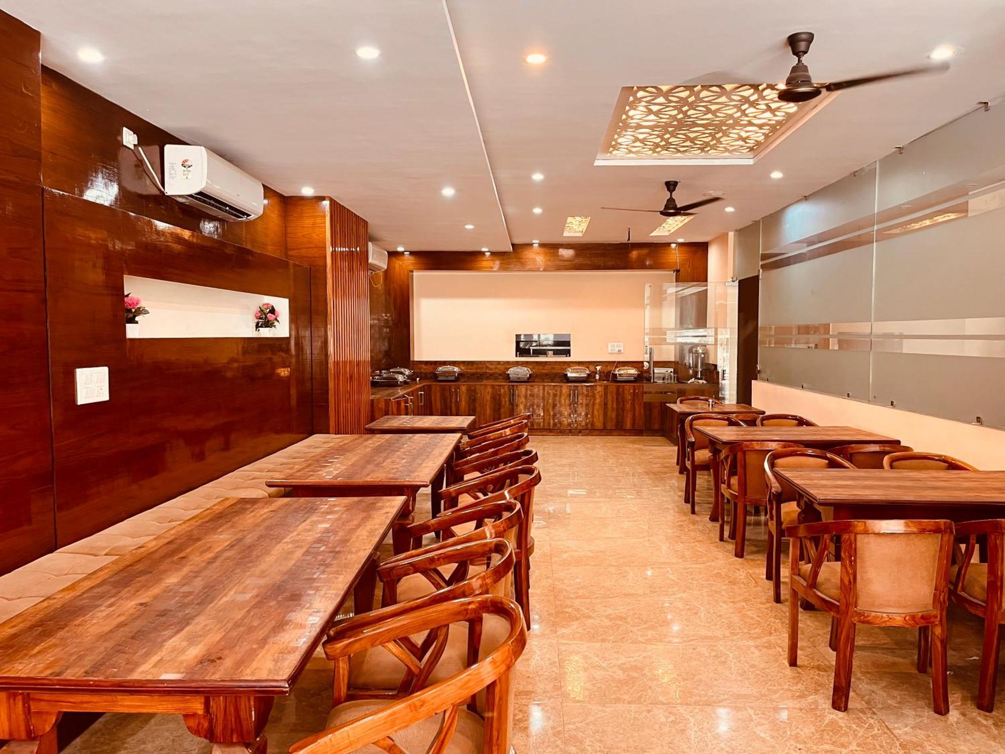 Hotel Golden Temple View By La Casa, Amritsar #Top Rated #Most Awarded #Swimming Pool #Prime Location #Luxury Rooms #Parking #Rooftop Cafe 外观 照片